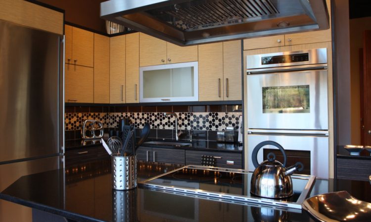 black-galaxy-granite-countertop-Kitchen-Contemporary
