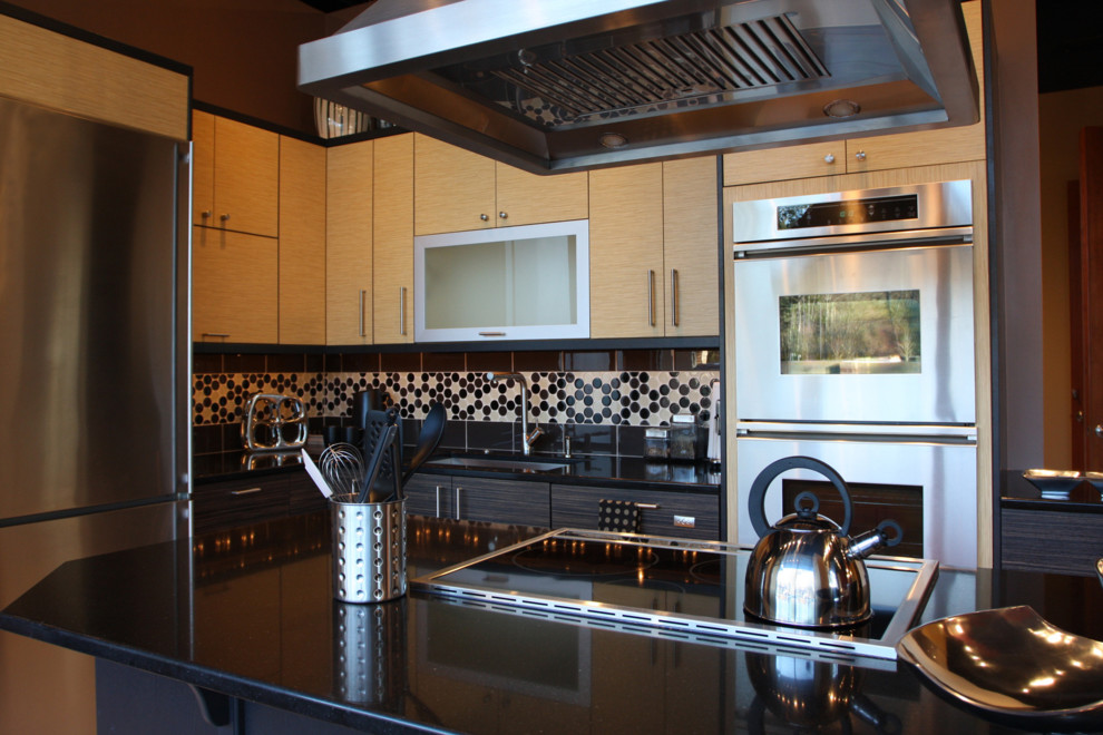 black-galaxy-granite-countertop-Kitchen-Contemporary