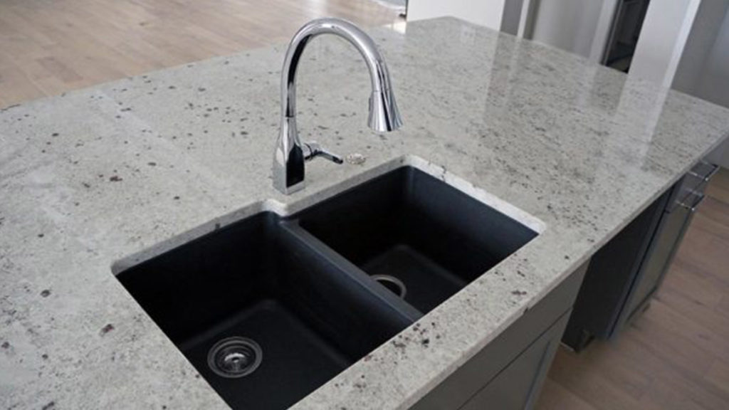 Colonial-White-Granite-Countertop_1