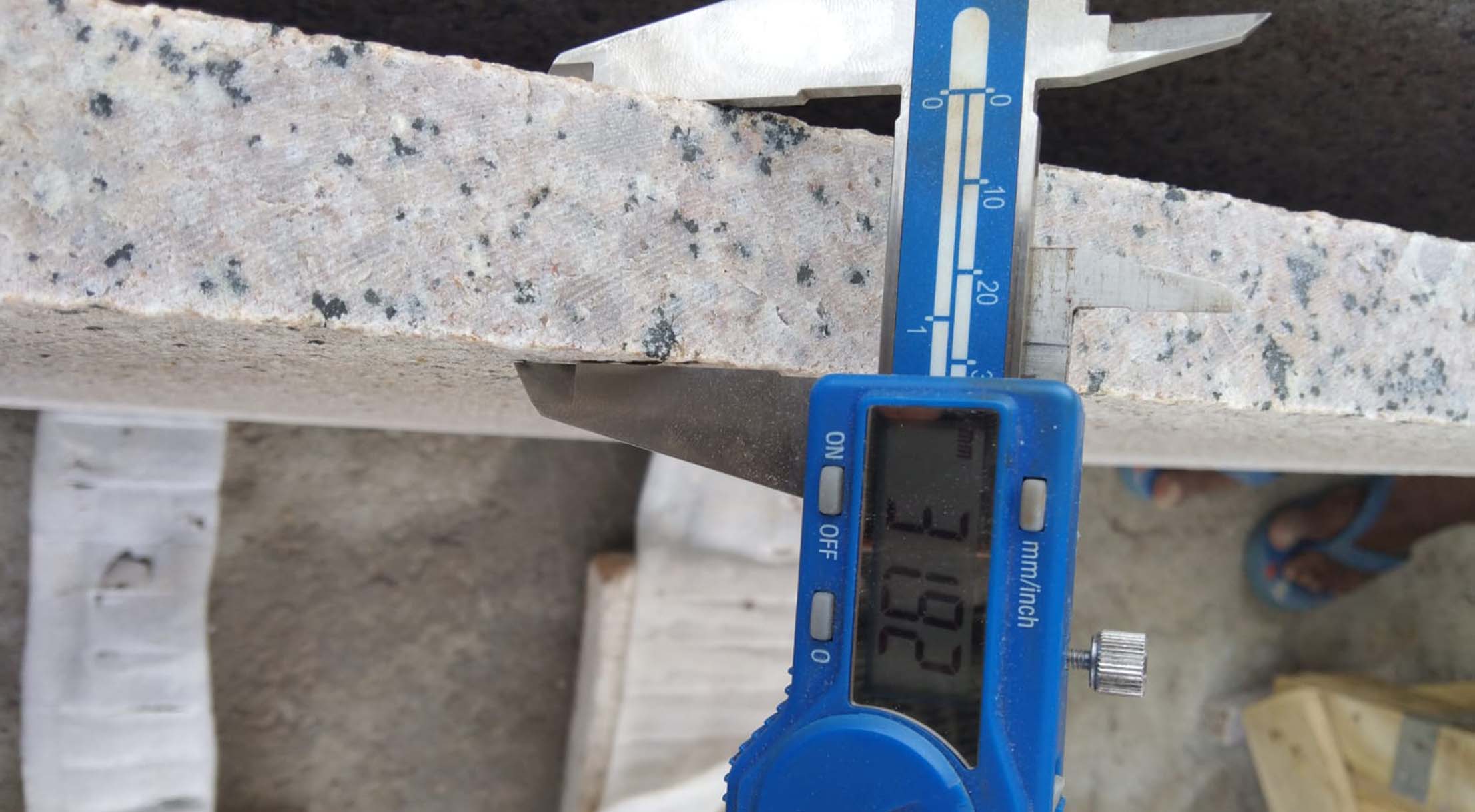 Thickness inspection of granite slab