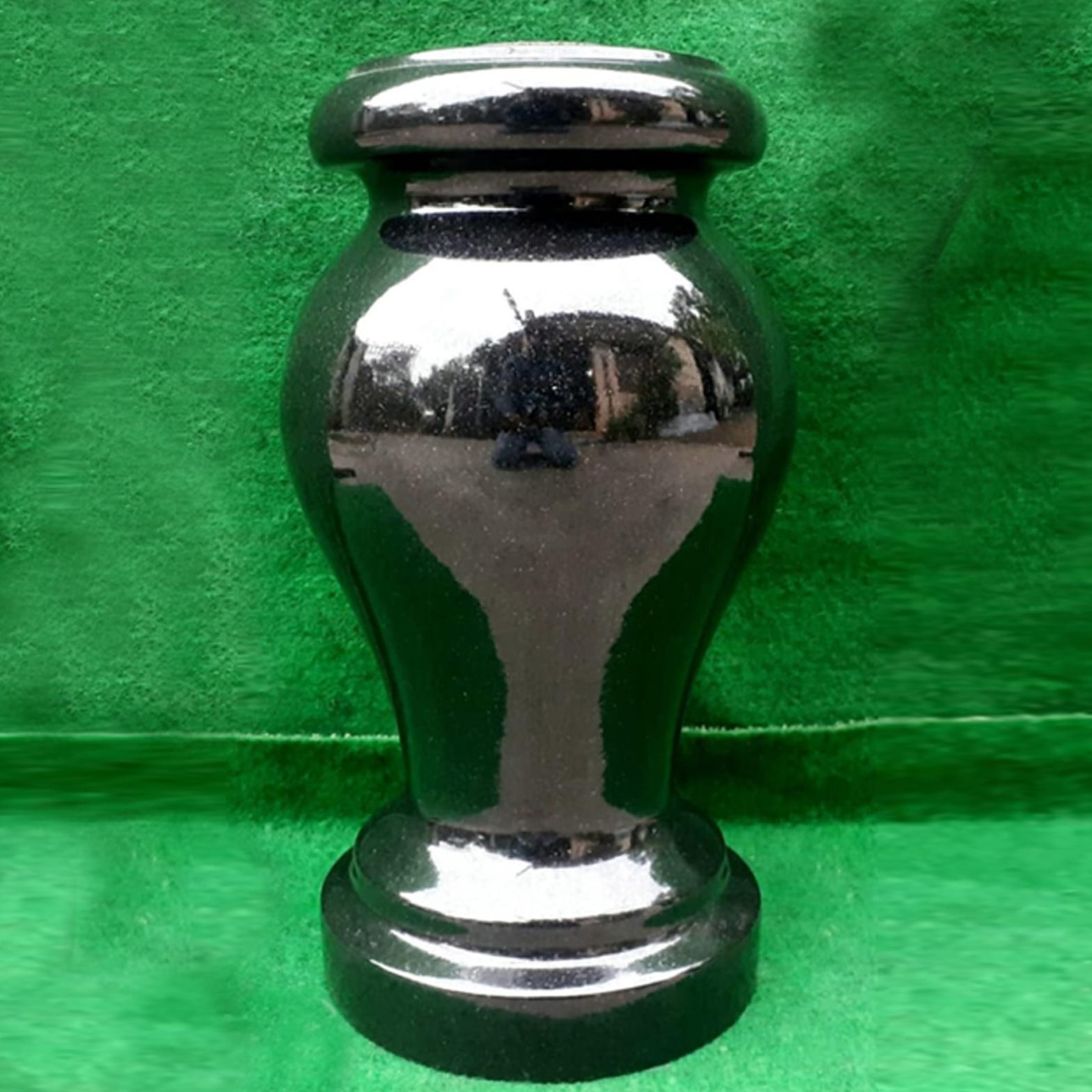 Vases-Made-of-Absolute-Black-Granite_3