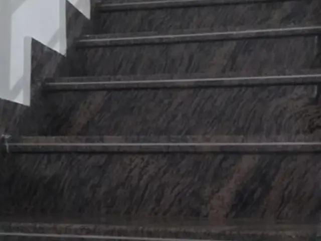 Double-molding-granite-stairs