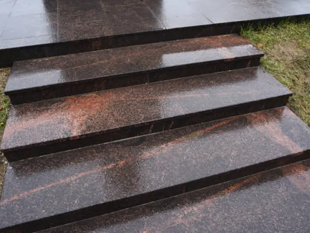 Minimalistic-granite-stairs